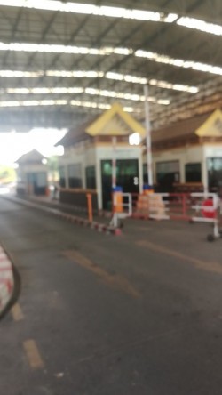 รอรับลูกค้าด่านปาดังเบซาร์